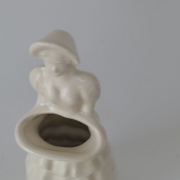 Vintage Mid-Century Haeger White Colonial Woman With Basket Planter 7.5" Tall - Picture 10 of 11